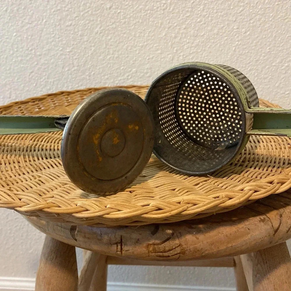 Vintage Metal Potato Masher Ricer  With Green Metal Handles Mid Century - Picture 5 of 5